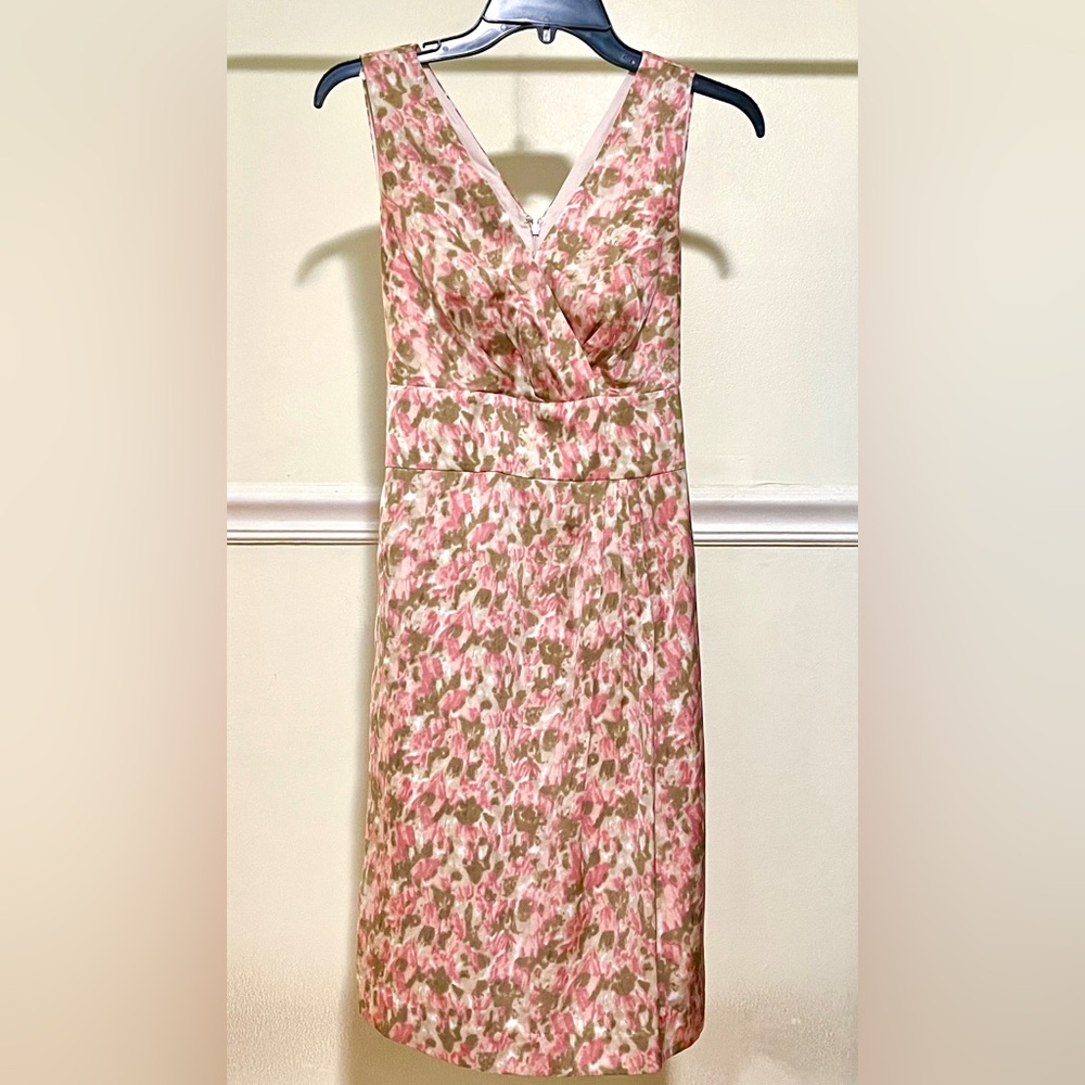 Sleeveless dress with prints